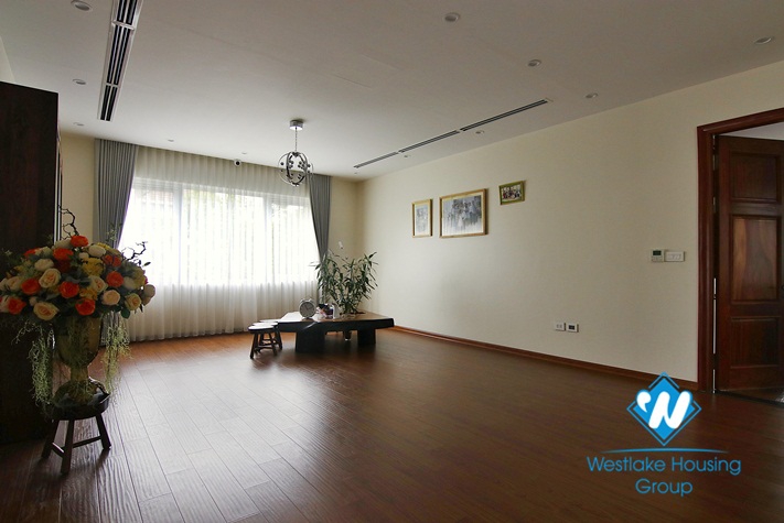  Massive ambassador corner villa for rent in Vinhomes Riverside - Long Bien